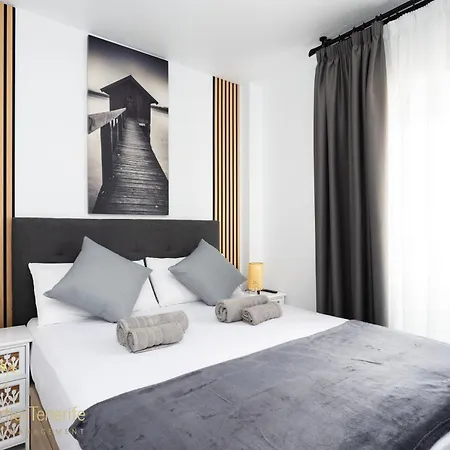 Iris Apartment *